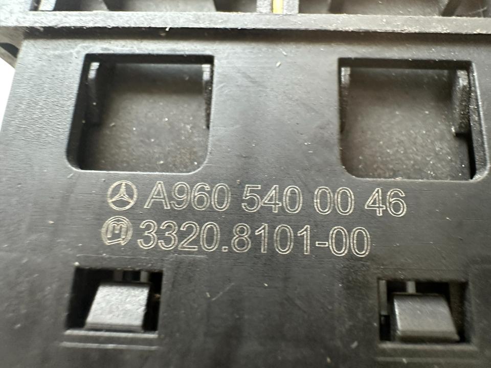 Interior control switches A9605400046 Mercedes-Benz Trucks ACTROS MP4 / MP5 2018