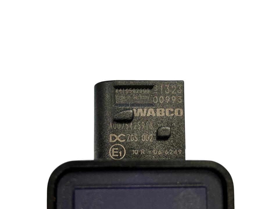 NEW Mercedes Benz sensor A0075425918