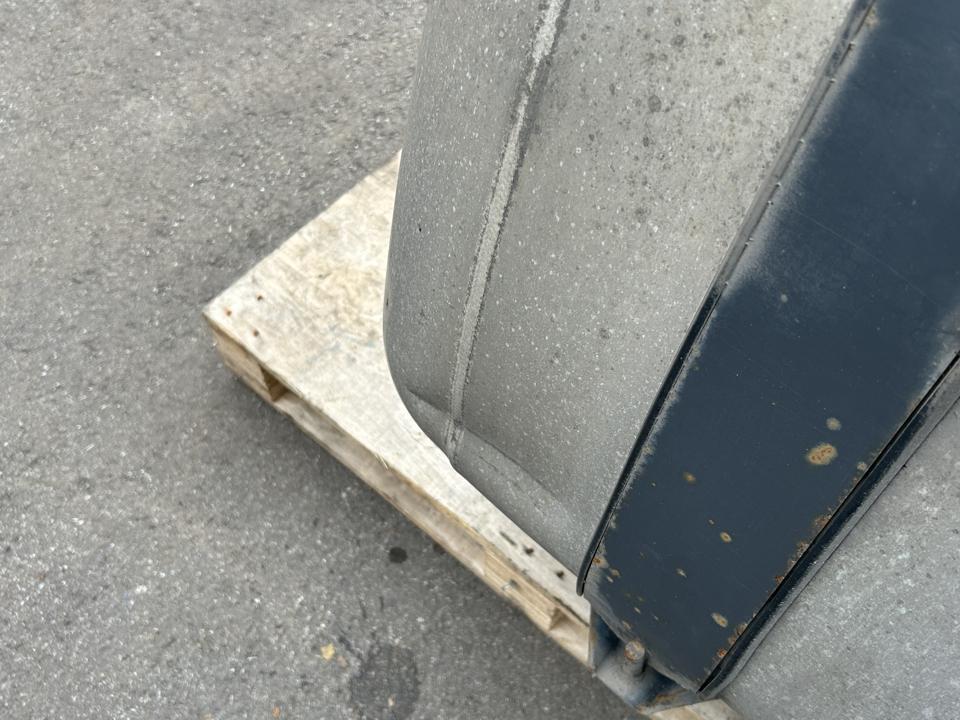 Fuel tank A9604701103 290L Mercedes-Benz Trucks ANTOS 2017