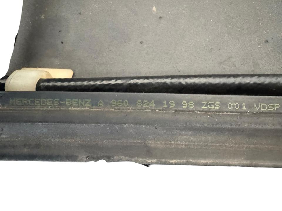 Wipers trim A9608241316 Mercedes-Benz Trucks ACTROS MP4 / MP5 2018