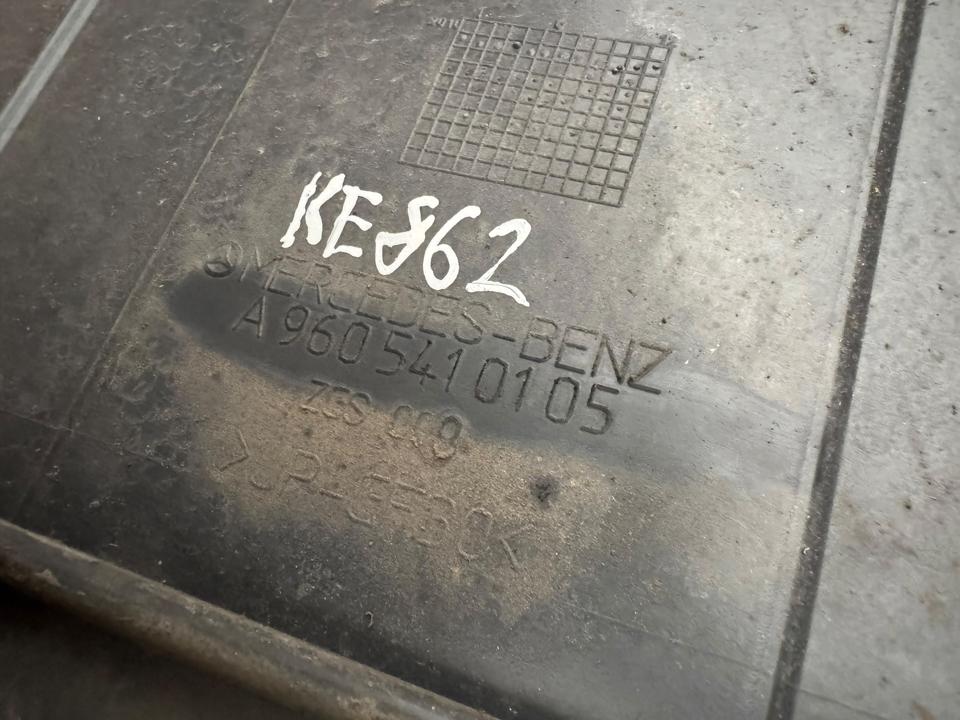 Крышка батарейного отсека A9605410105 Mercedes-Benz Trucks ACTROS MP4 / MP5 2018