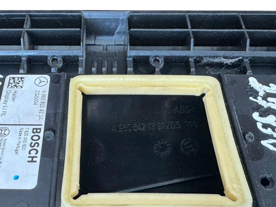 Monitoriaus laikiklis A9608114214 Mercedes-Benz Trucks ACTROS MP4 / MP5 2019