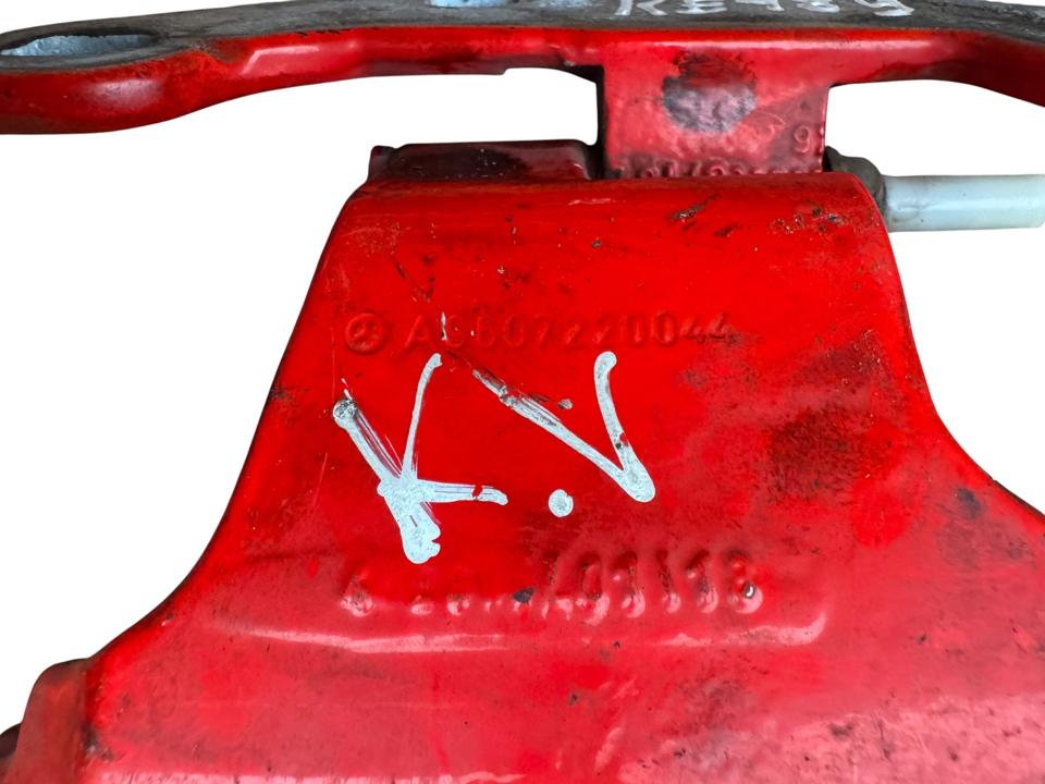 Door hinge A9607220044 Mercedes-Benz Trucks ACTROS MP4 / MP5 2018 Left