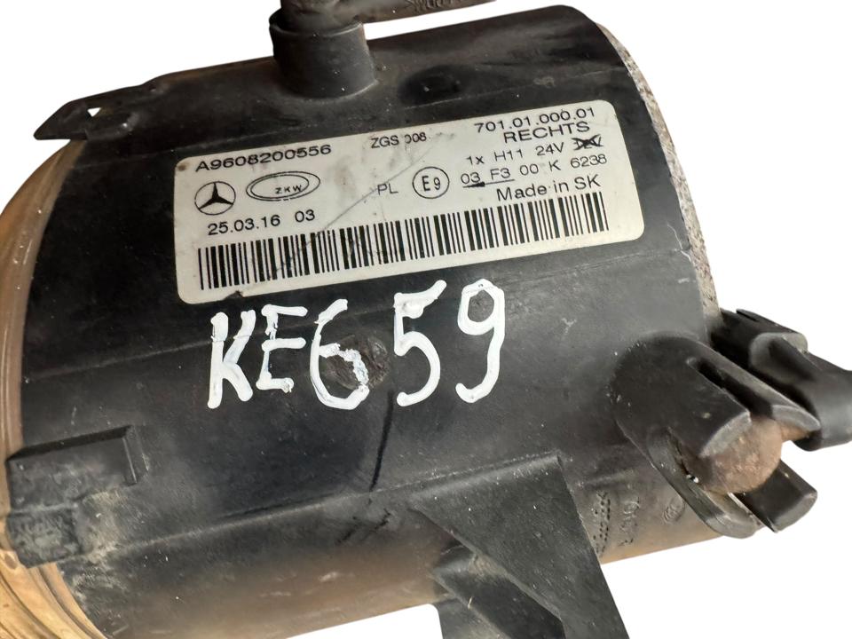 Fog light A9608200556 Mercedes-Benz Trucks ACTROS MP4 / MP5 2016 Right Front