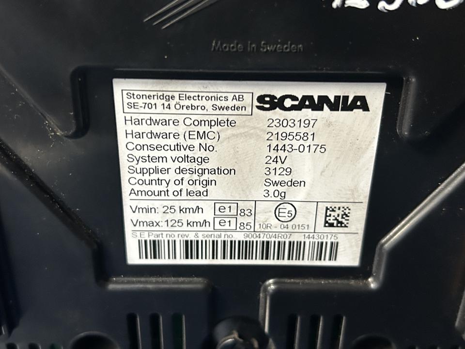 Instrument cluster 2303197 UK Scania R I 2015