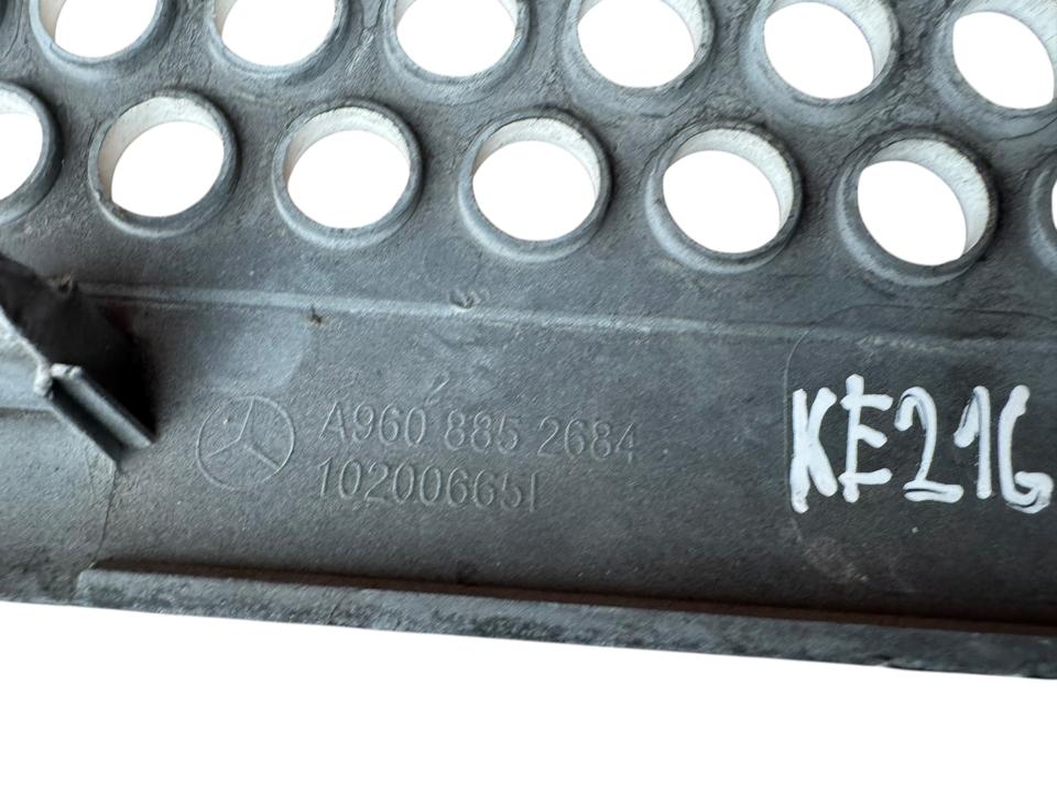 Plastikinė apdaila A9698852684 Mercedes-Benz Trucks ACTROS MP4 / MP5 2018