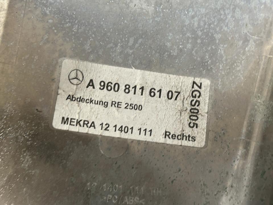 Вид сзади камера A9608106713 Mercedes-Benz Trucks ACTROS MP4 / MP5 2021 справа