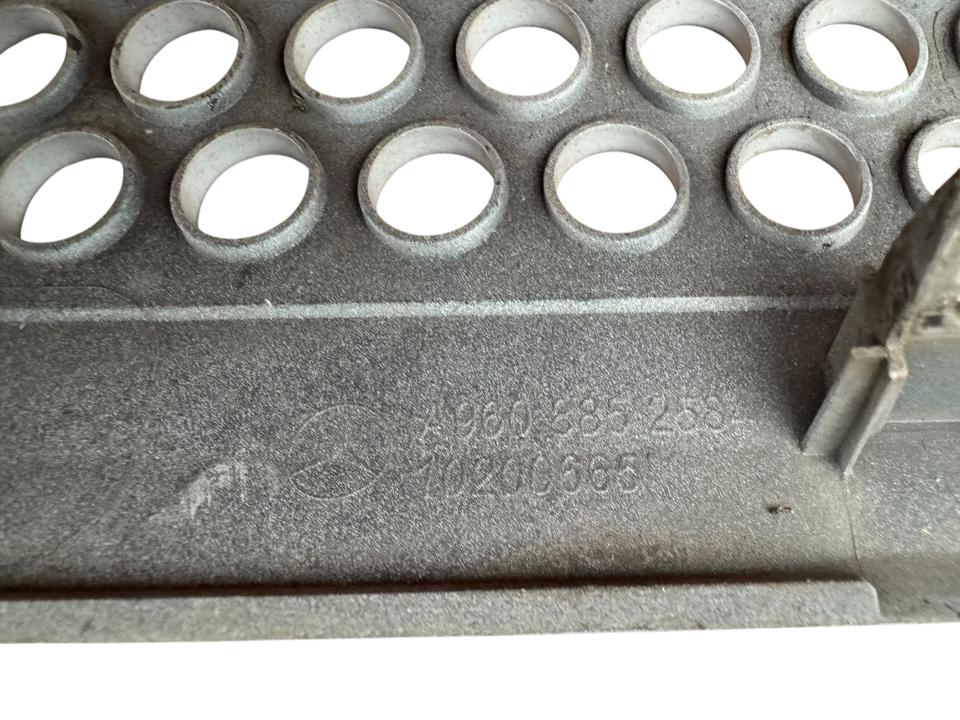 Plastikinė apdaila A9608852584 Mercedes-Benz Trucks ACTROS MP4 / MP5 2018