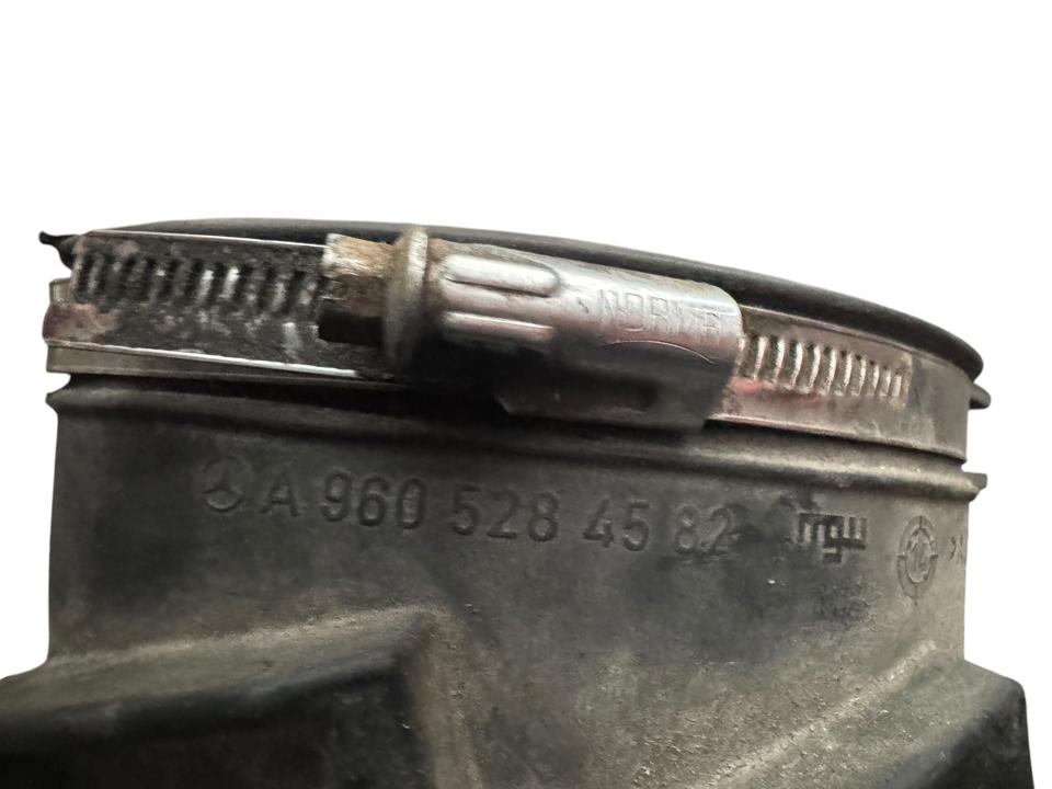 Oro įsiurbimo žarna A9605284582 Mercedes-Benz Trucks ACTROS MP4 / MP5 2018