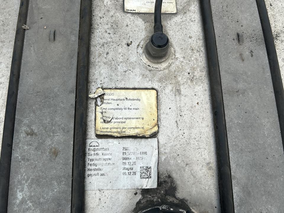 Fuel tank 81122016898 250L MAN Trucks TGX II 2021