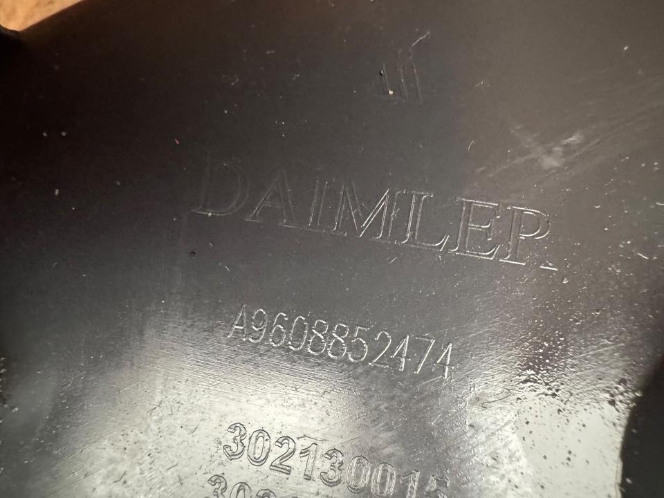 Plastikinė apdaila A9608852474 Mercedes-Benz Trucks ACTROS MP4 / MP5 2018