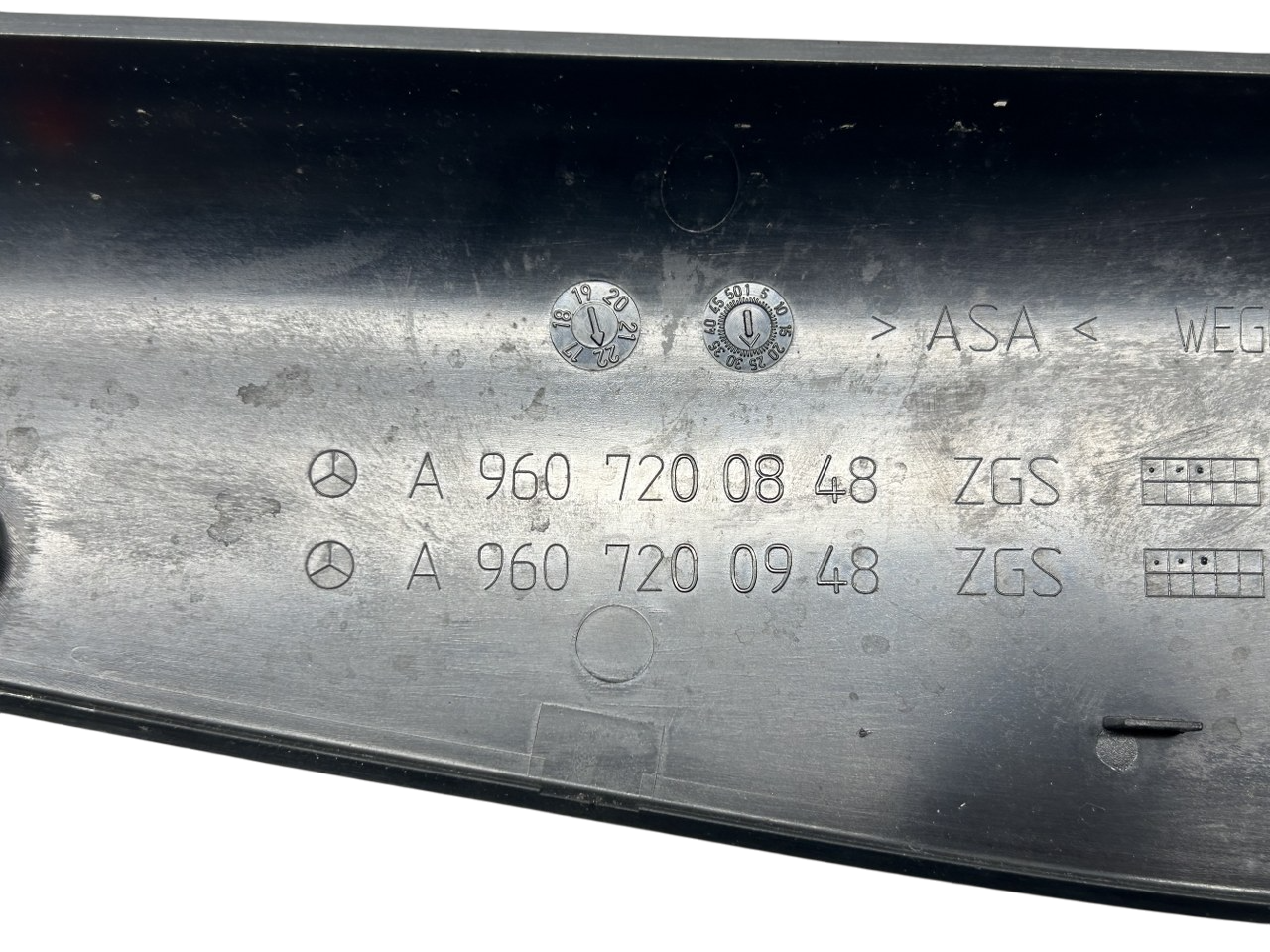 Mercedes Benz Actros MP5 door plastic cover2