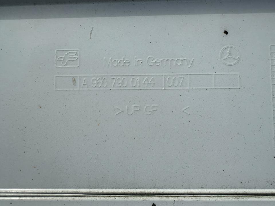 Боковой спойлер кабины A9607900144 Mercedes-Benz Trucks ACTROS MP4 / MP5 2018