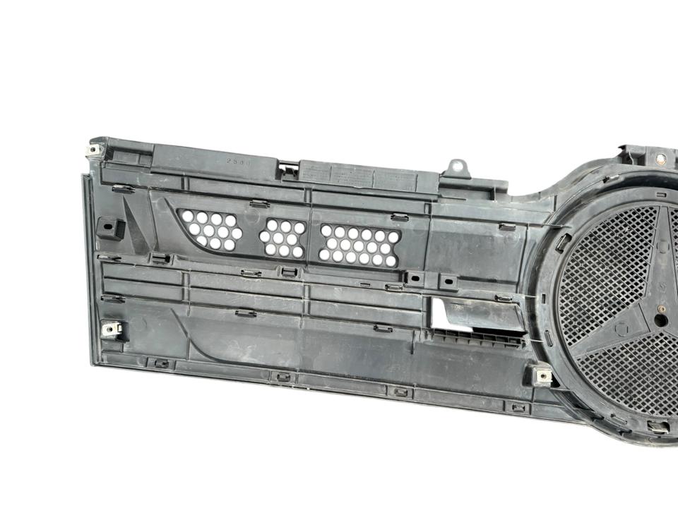 Kapoto grotelės A9607500618 Mercedes-Benz Trucks ACTROS MP4 / MP5 2018