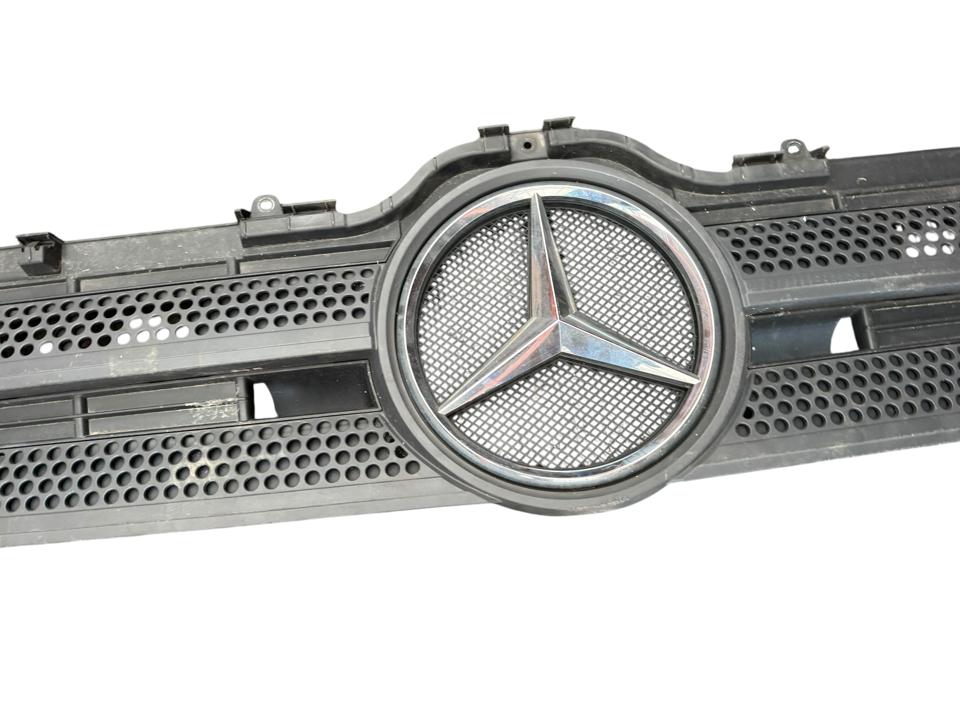 Kapoto grotelės A9607500618 Mercedes-Benz Trucks ACTROS MP4 / MP5 2018