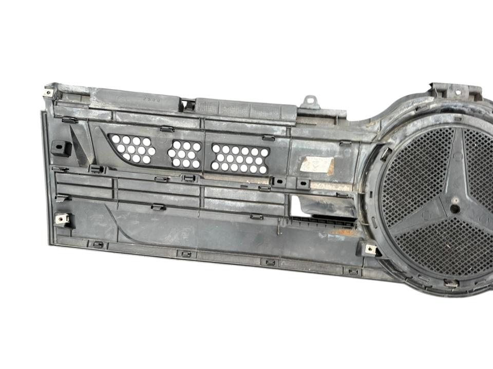 Kapoto grotelės A9607500618 Mercedes-Benz Trucks ACTROS MP4 / MP5 2018