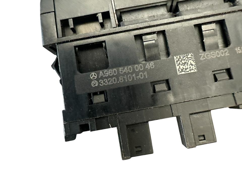 Interior control switches A9605400046 Mercedes-Benz Trucks ACTROS MP4 / MP5 2018