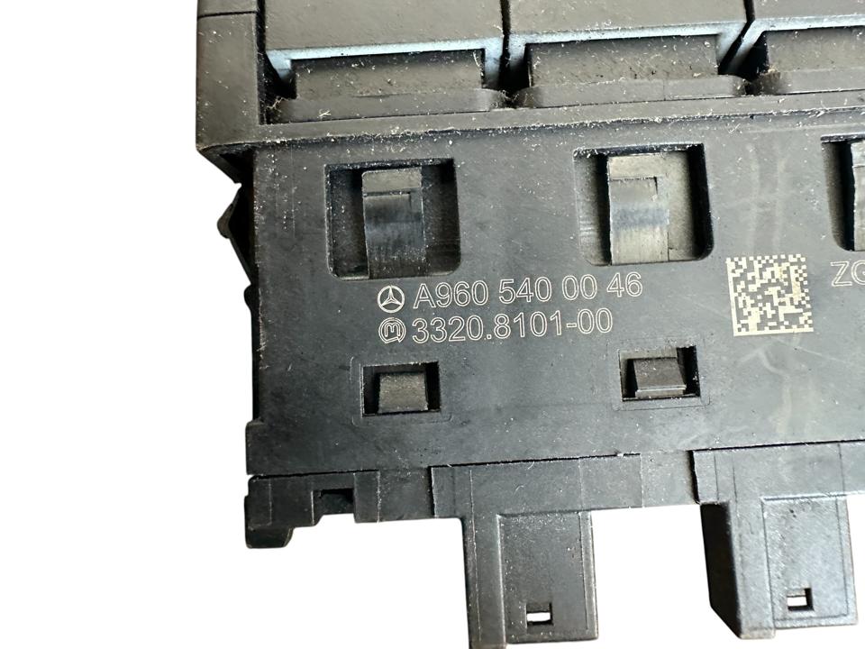 Interior control switches A9605400046 Mercedes-Benz Trucks ACTROS MP4 / MP5 2018