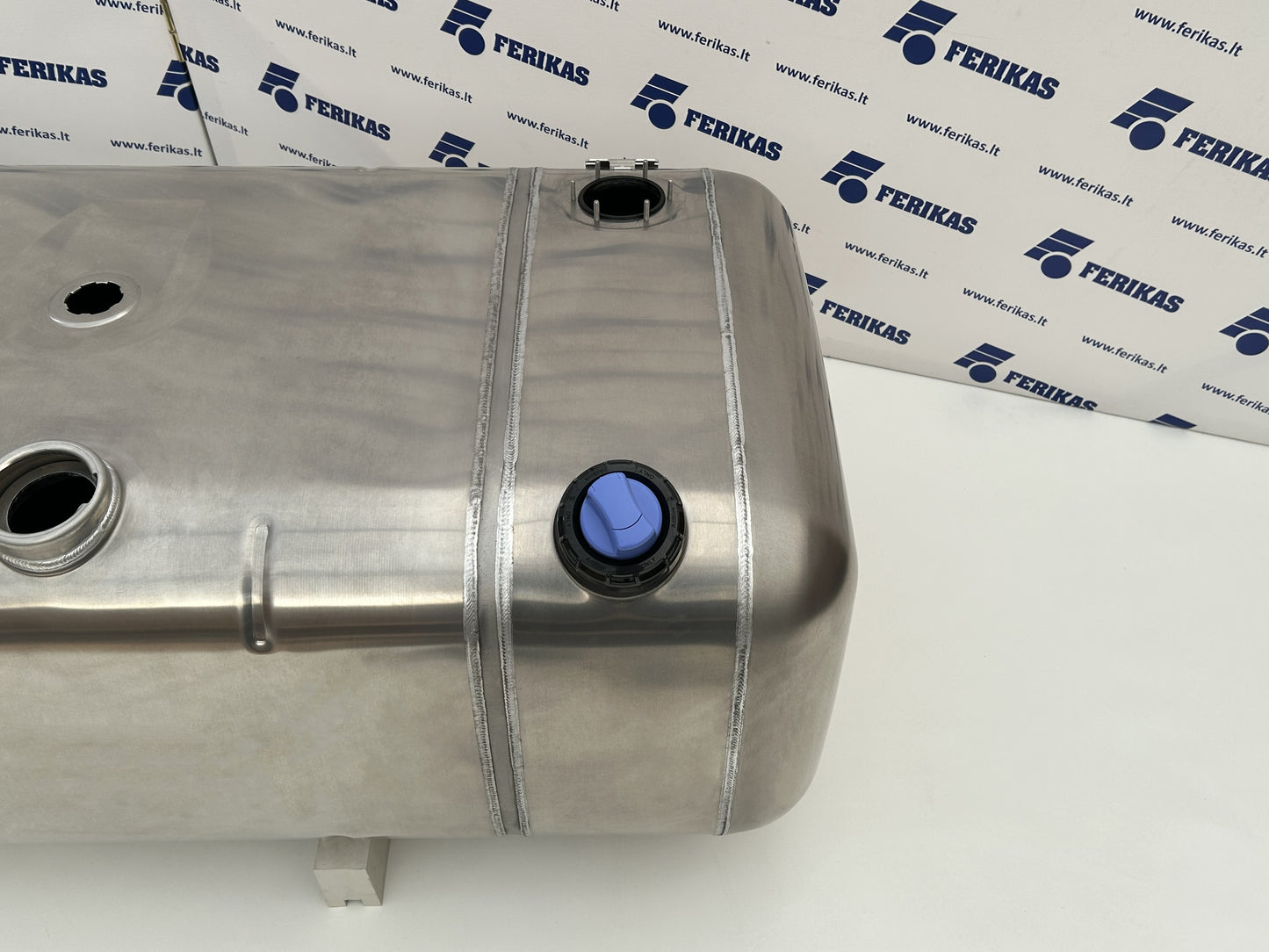 Naujas aliuminis kuro bakas Mercedes Benz Actros MP4 MP5 660L + 75L AdBlue 565x735x2130