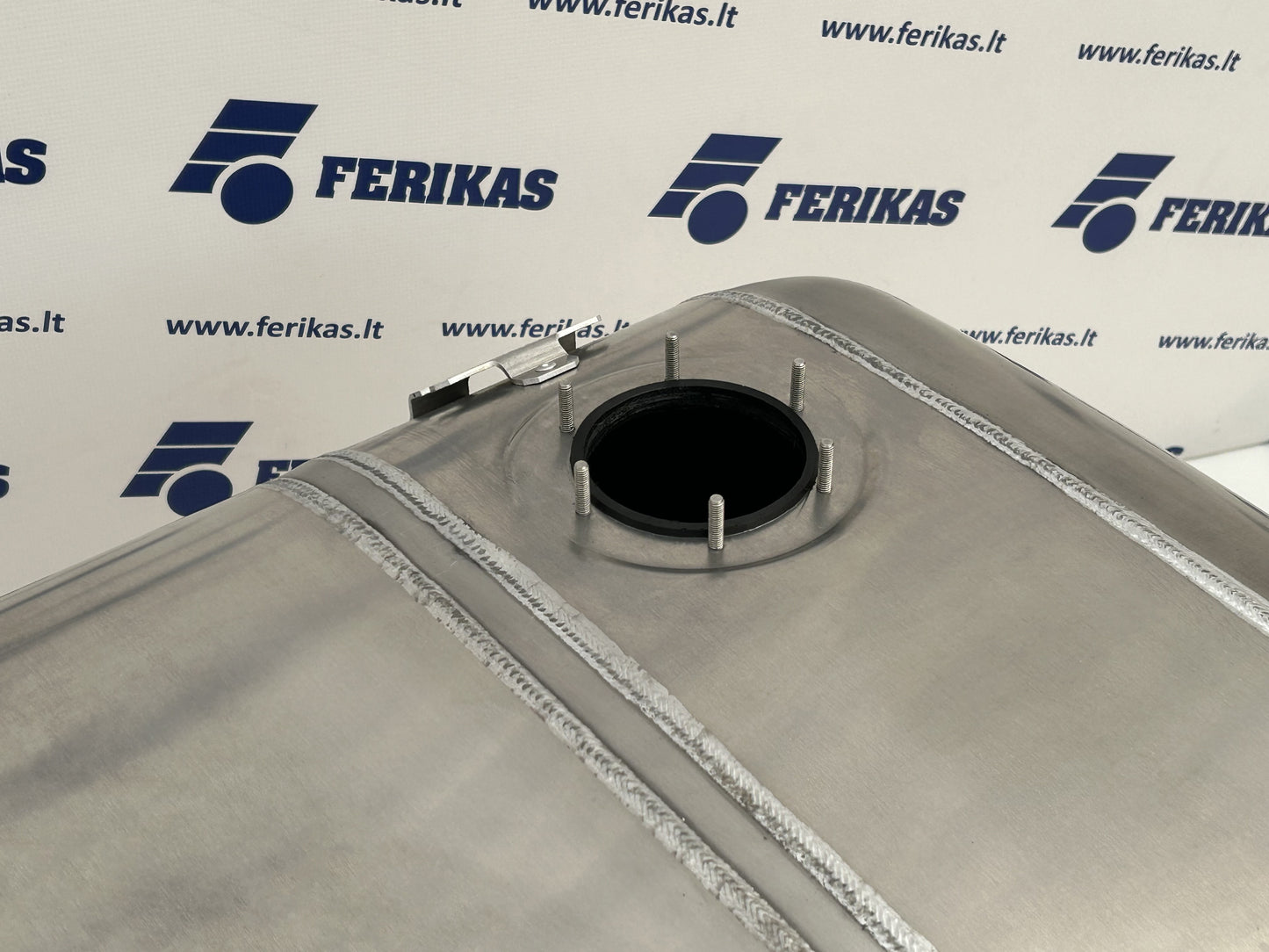 Naujas aliuminis kuro bakas Mercedes Benz Actros MP4 MP5 660L + 75L AdBlue 565x735x2130
