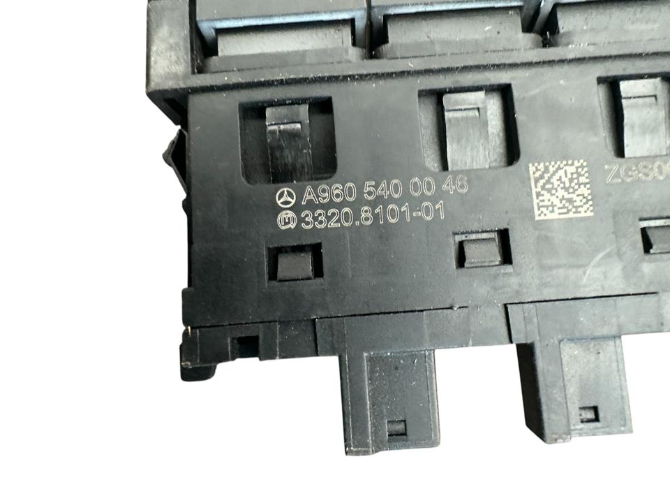 Interior control switches A9605400046 Mercedes-Benz Trucks ACTROS MP4 / MP5 2018