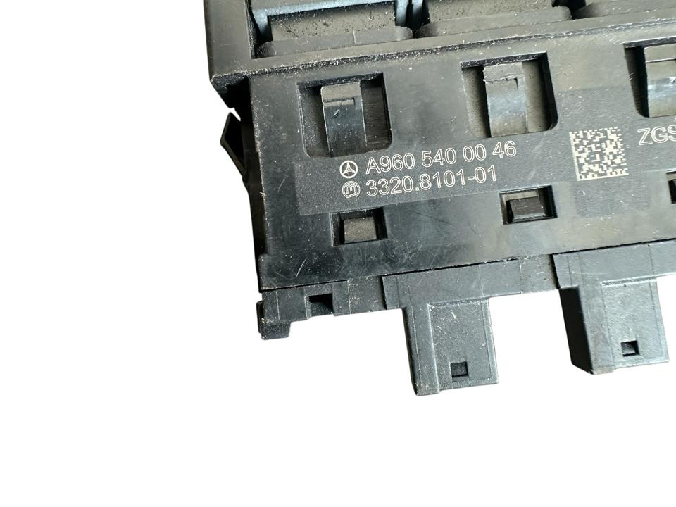 Interior control switches A9605400046 Mercedes-Benz Trucks ACTROS MP4 / MP5 2018