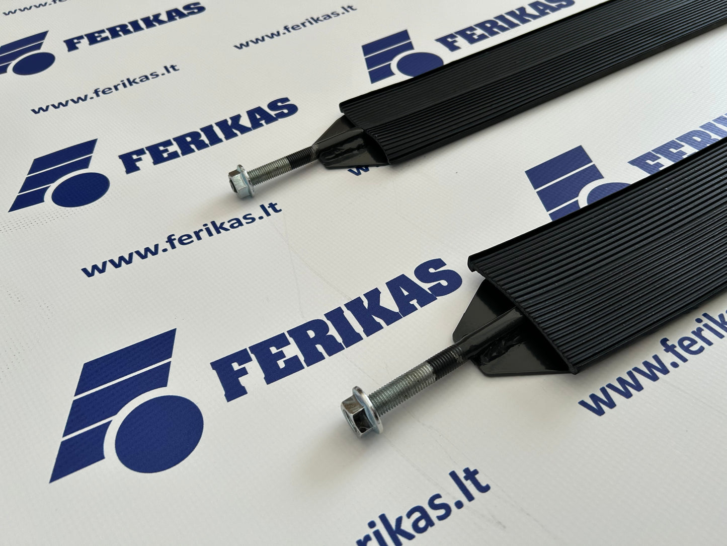 Mercedes Benz bako laikiklio juosta 700x650