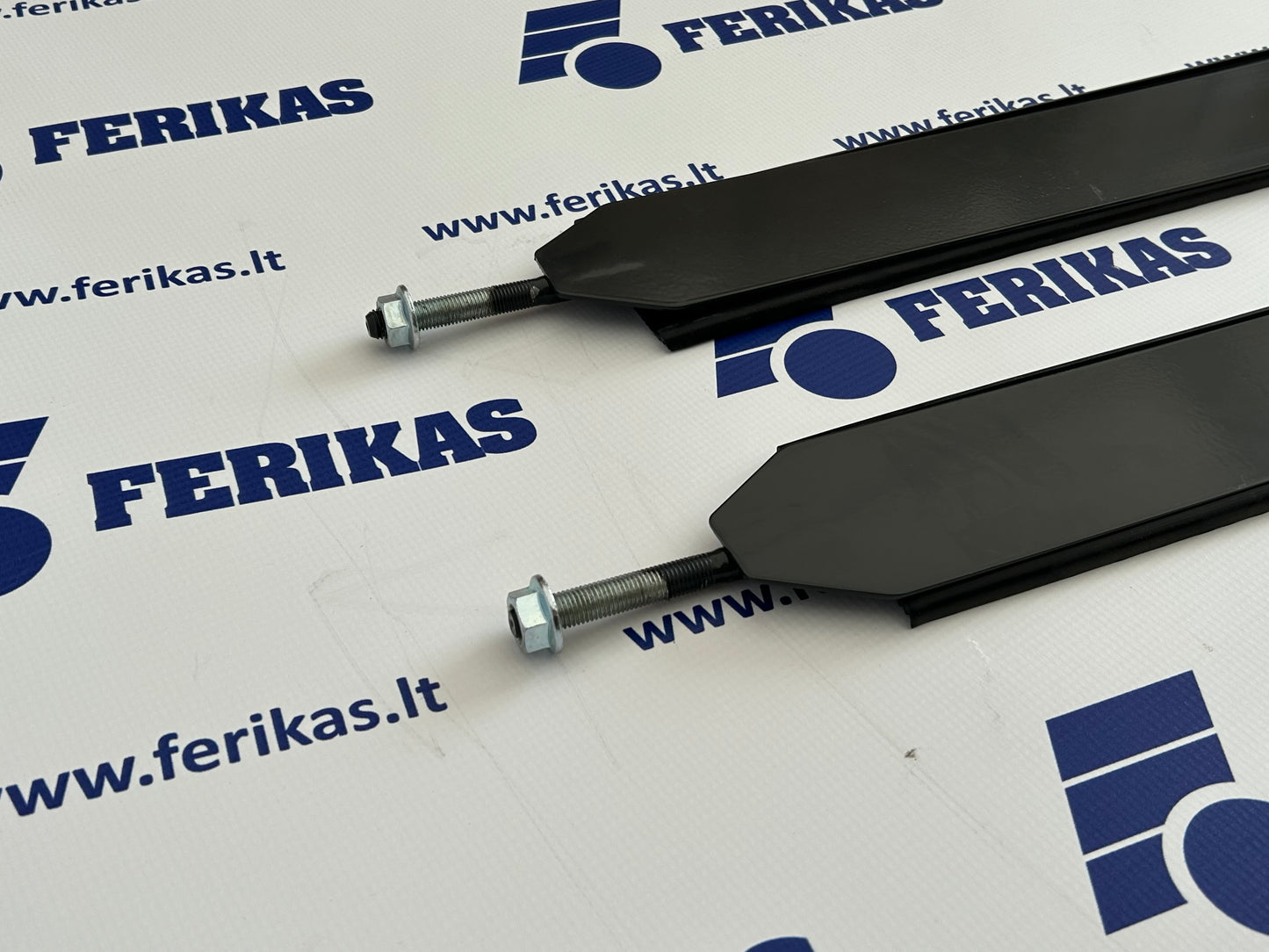 Mercedes Benz bako laikiklio juosta 565x650