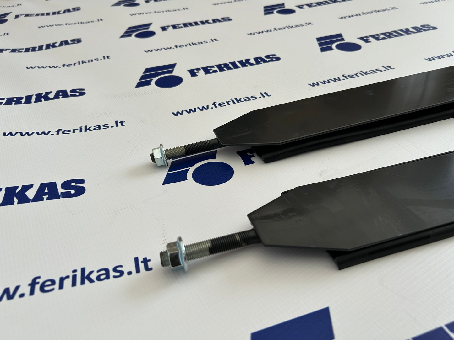 Mercedes Benz bako laikiklio juosta 700x700