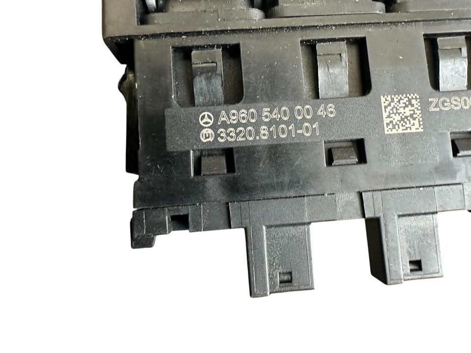 Interior control switches A9605400046 Mercedes-Benz Trucks ACTROS MP4 / MP5 2018