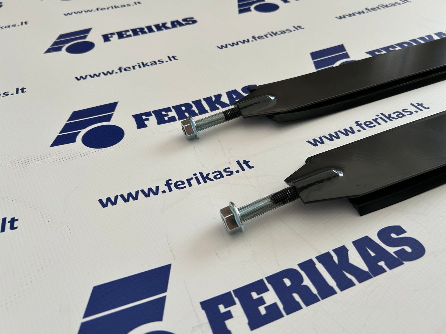 DAF bracket strap 700x700