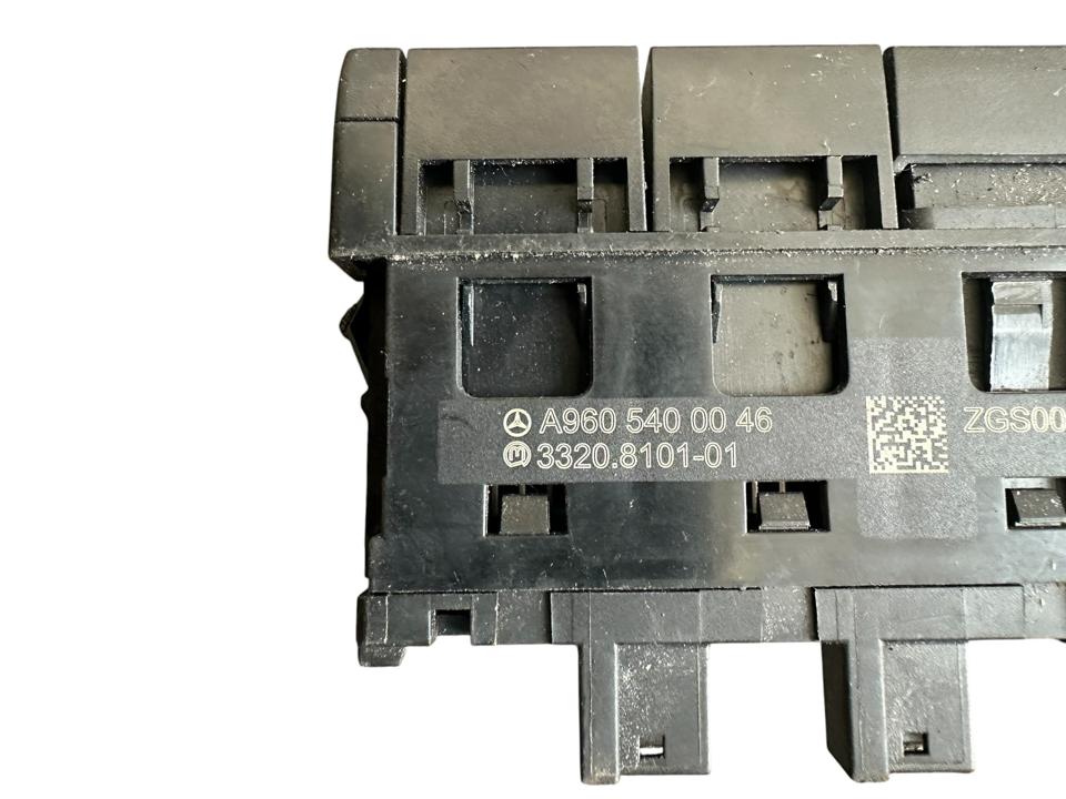 Interior control switches A9605400046 Mercedes-Benz Trucks ACTROS MP4 / MP5 2018