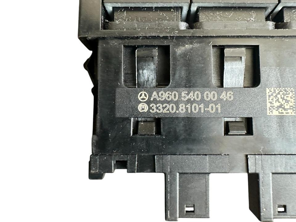 Interior control switches A9605400046 Mercedes-Benz Trucks ACTROS MP4 / MP5 2018