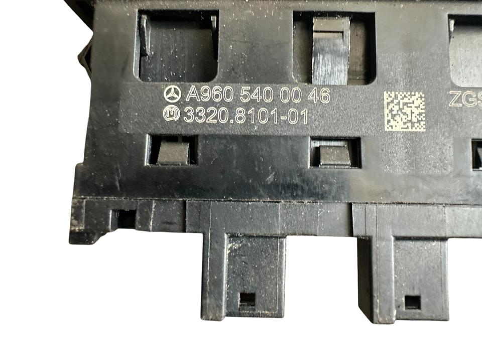 Interior control switches A9605400046 Mercedes-Benz Trucks ACTROS MP4 / MP5 2018