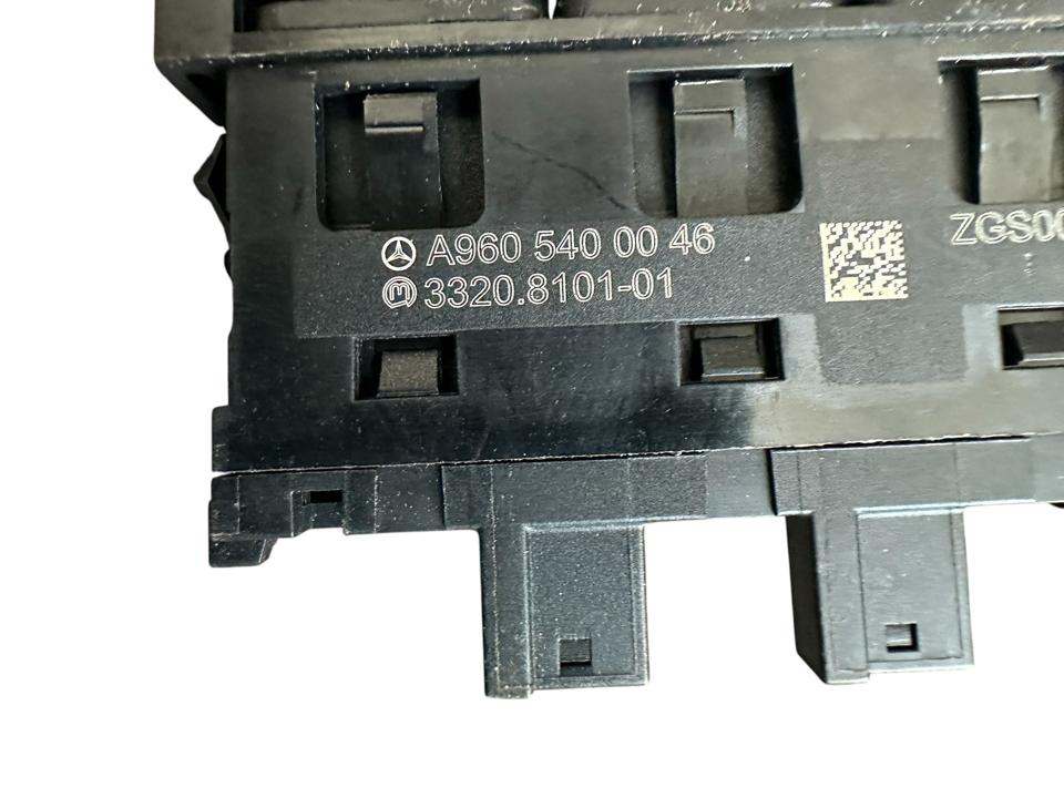 Interior control switches A9605400046 Mercedes-Benz Trucks ACTROS MP4 / MP5 2018