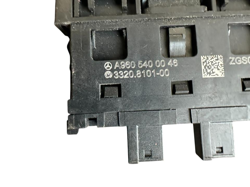 Interior control switches A9605400046 Mercedes-Benz Trucks ACTROS MP4 / MP5 2018