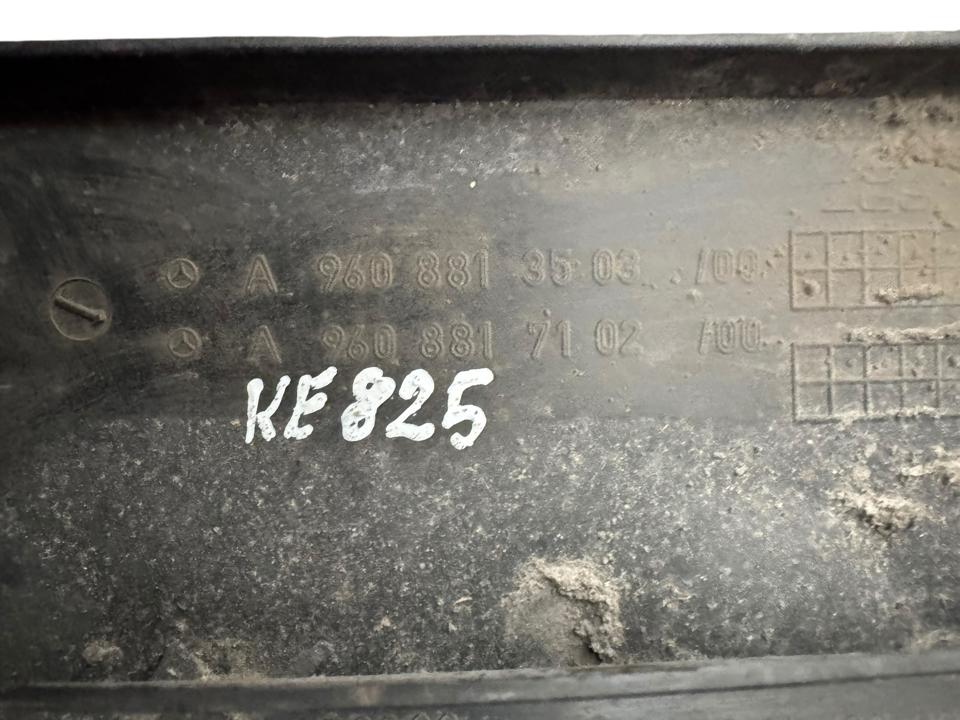 Mudguard A9608813503 Mercedes-Benz Trucks ACTROS MP4 / MP5 2018 Left Front