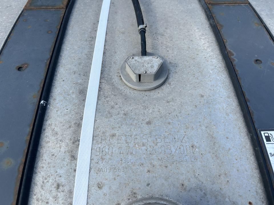 Fuel tank A9604703203 330L Mercedes-Benz Trucks ACTROS MP4 / MP5 2018
