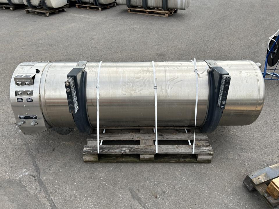 Fuel tank 5802695663 LNG Iveco Trucks S-WAY 2021