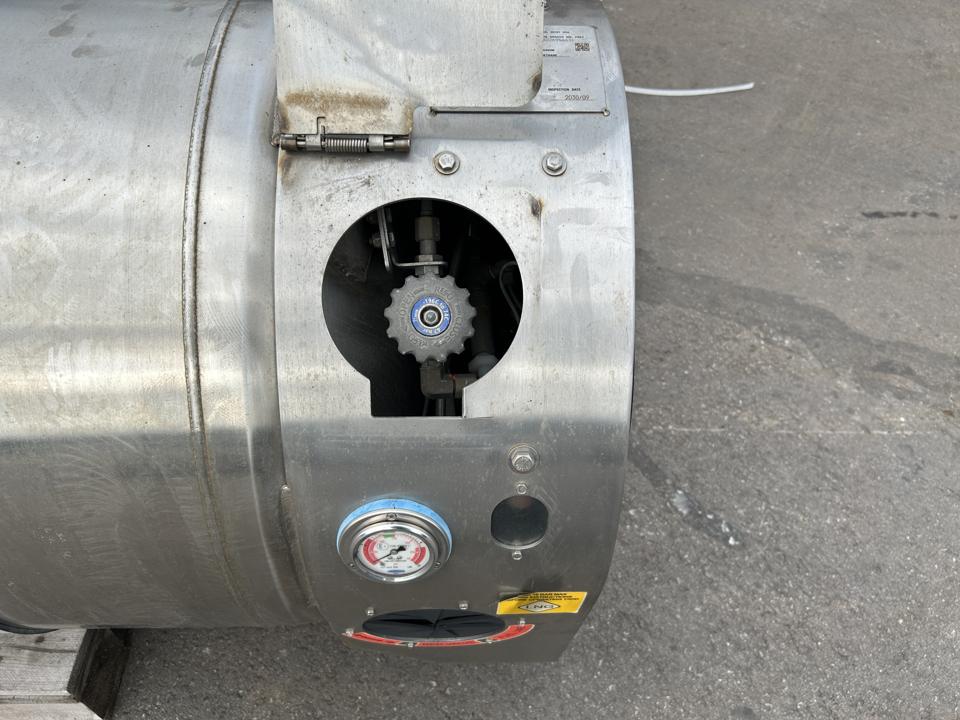 Fuel tank 5802695663 LNG Iveco Trucks S-WAY 2021