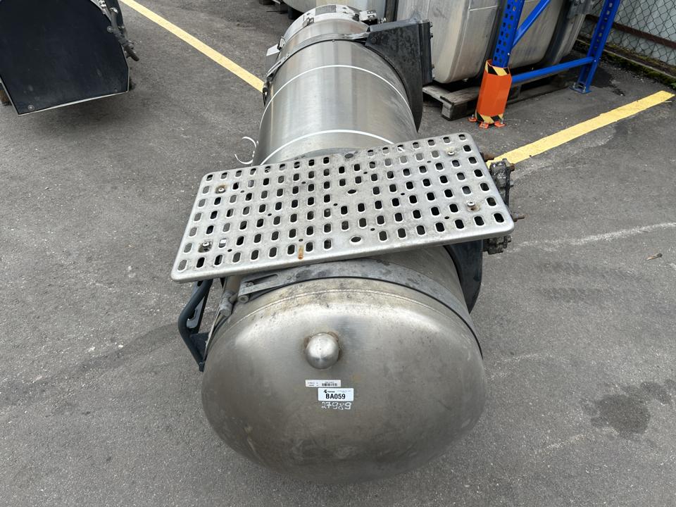 Fuel tank 5802695662 LNG Iveco Trucks S-WAY 2021