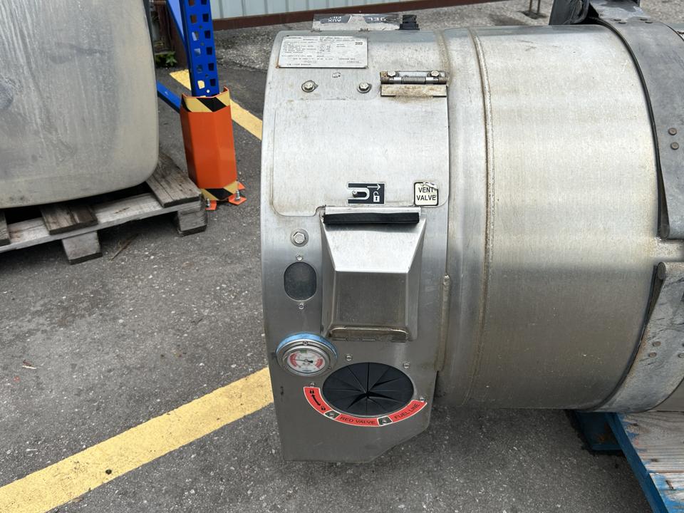 Fuel tank 5802695662 LNG Iveco Trucks S-WAY 2021