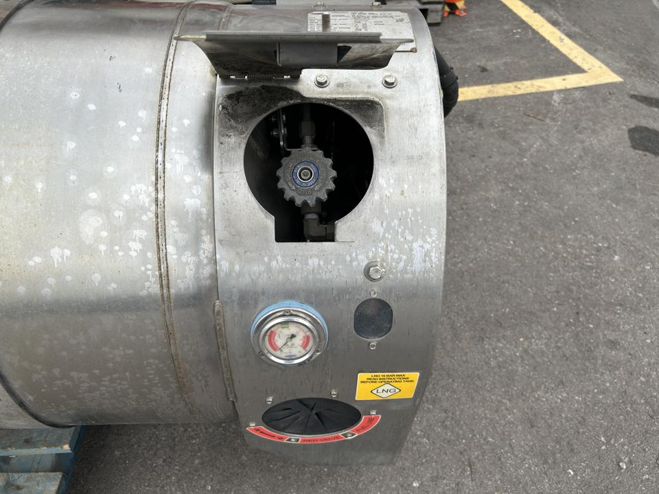 Fuel tank 5802695663 LNG Iveco Trucks S-WAY 2020