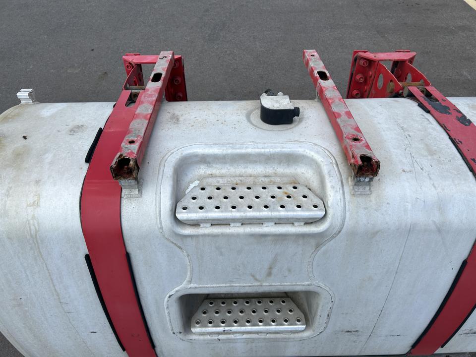 Fuel tank 21335679 550L Volvo Trucks FH II 2016
