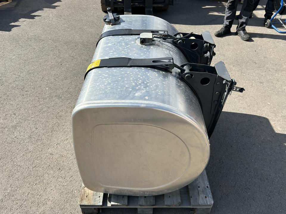 Fuel tank 21516448 450L Volvo Trucks FH II 2018