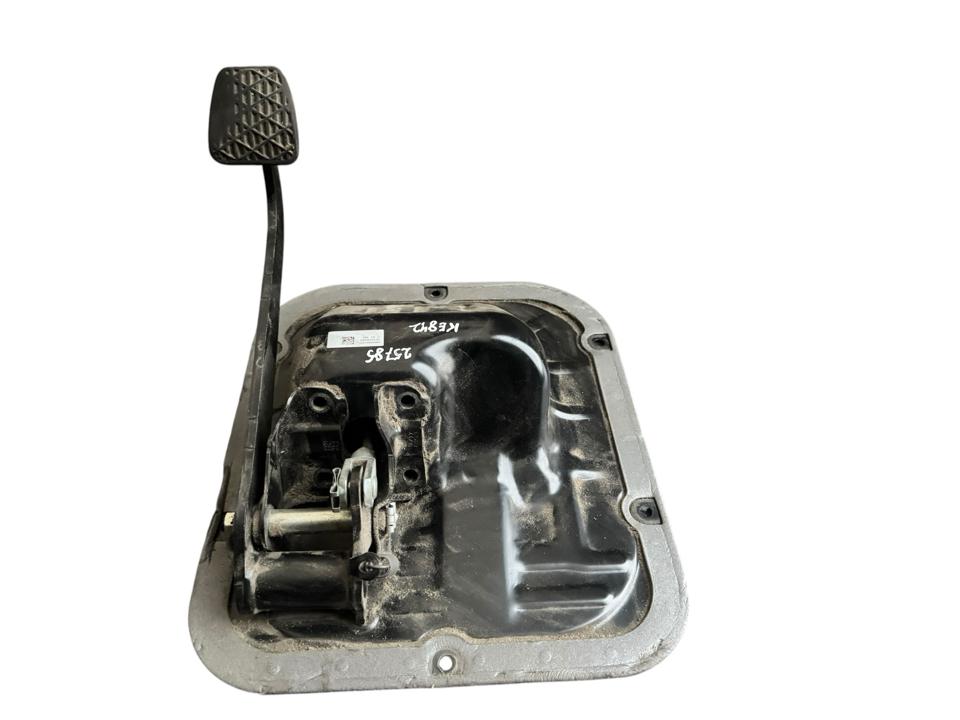 Brake pedal A9602941401 Mercedes-Benz Trucks ACTROS MP4 / MP5 2017