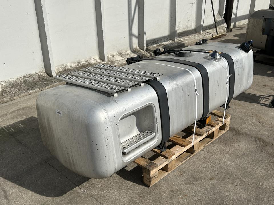 Fuel tank A9604704901 660L + 75L Mercedes-Benz Trucks ACTROS MP4 / MP5 2019