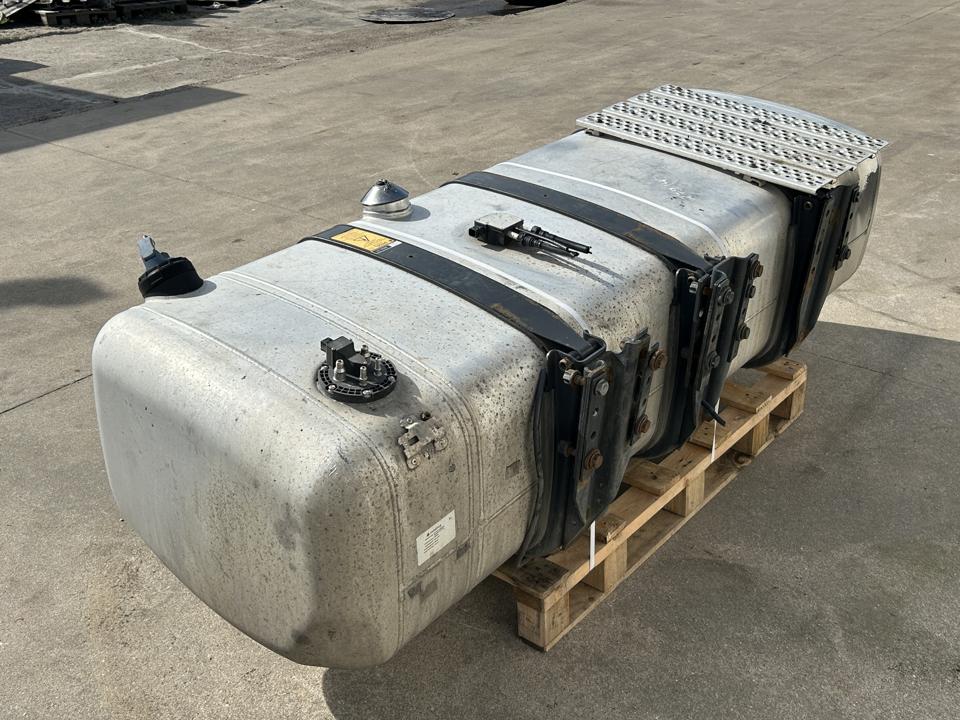 Fuel tank A9604704901 660L + 75L Mercedes-Benz Trucks ACTROS MP4 / MP5 2019