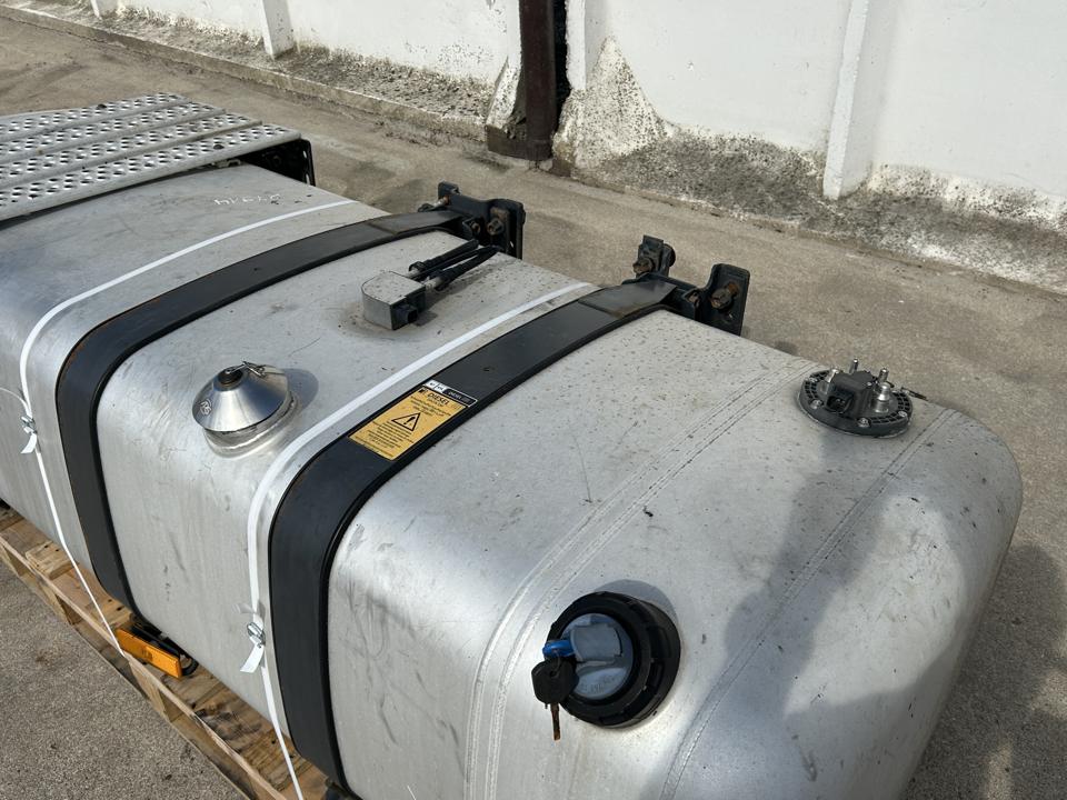 Fuel tank A9604704901 660L + 75L Mercedes-Benz Trucks ACTROS MP4 / MP5 2019