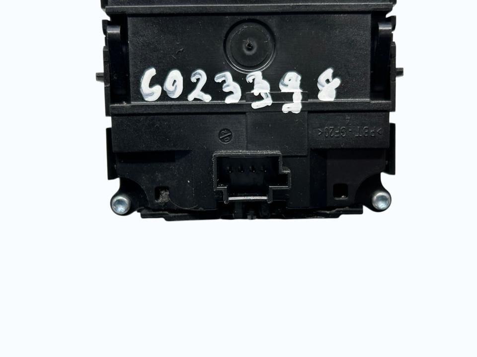 Ручки A0005453944 Mercedes-Benz Trucks ACTROS MP4 / MP5 2021